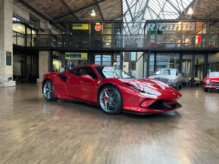 FERRARI F8 Tributo