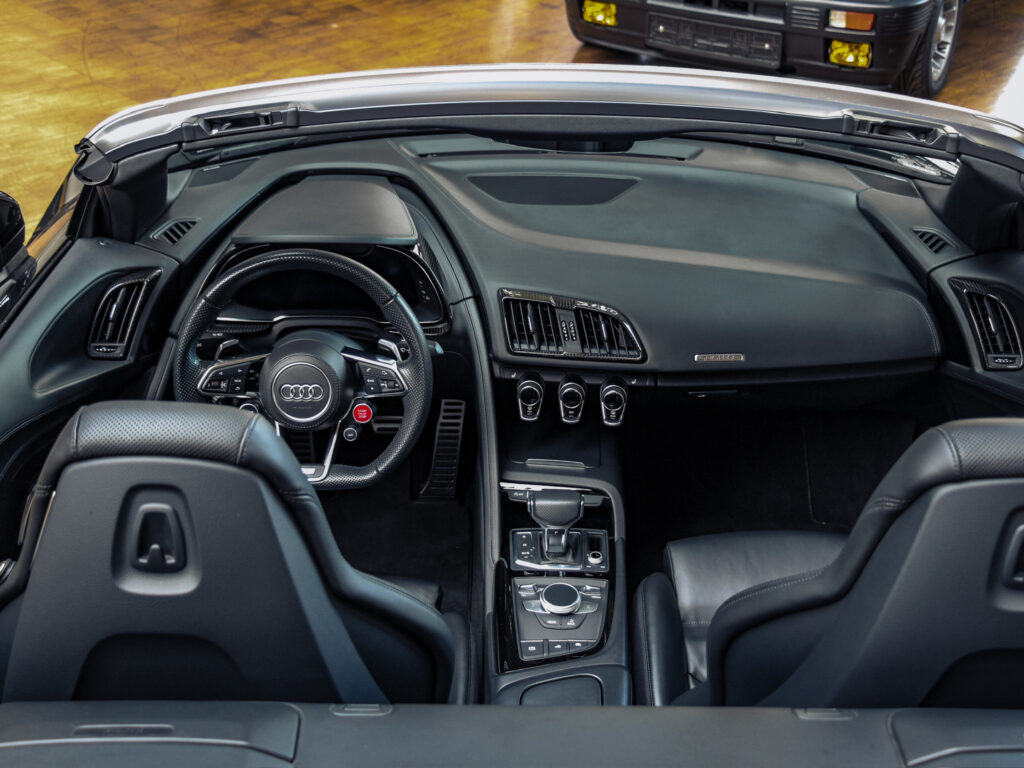 AUDI R8 Spyder 5.2 FSI quattro B&O, CARBON, CCB, CAM