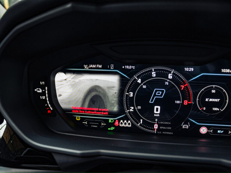 LAMBORGHINI Urus SE AKRAPOVIC, MASSAGE, NIGHT VISION, PPF