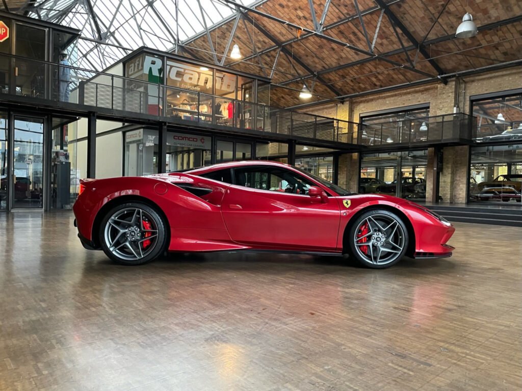 FERRARI F8 Tributo